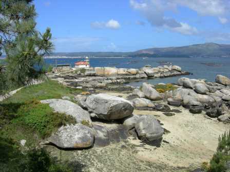A Illa de Arousa guarda lugares de gran belleza.
