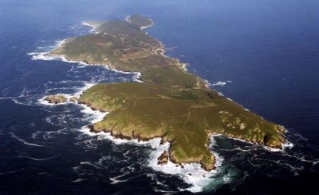 Panóramica de la isla de Ons, paisaje natural del cual disfrutar en As Rías Baixas.