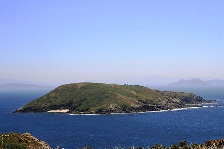Imagen panorámica de la isla de Sálvora, en As Rías Baixas.