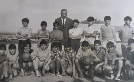 El maestro don Cándido con sus alumnos, en el año 1970.